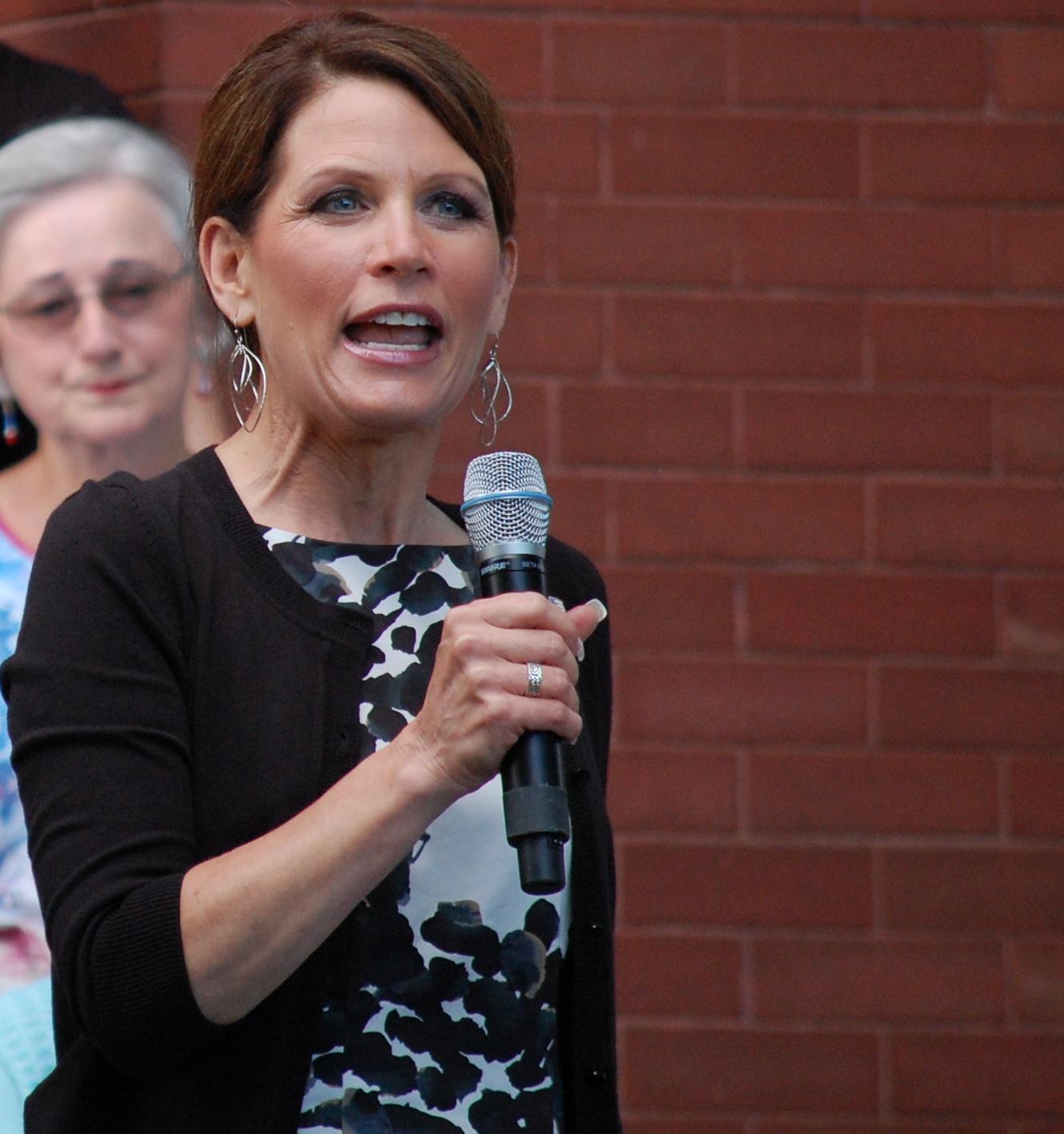 Bachmann, Perry to meet in Iowa