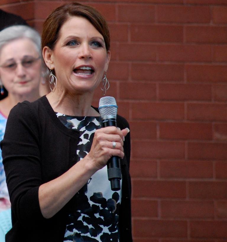 Bachmann, Perry to meet in Iowa