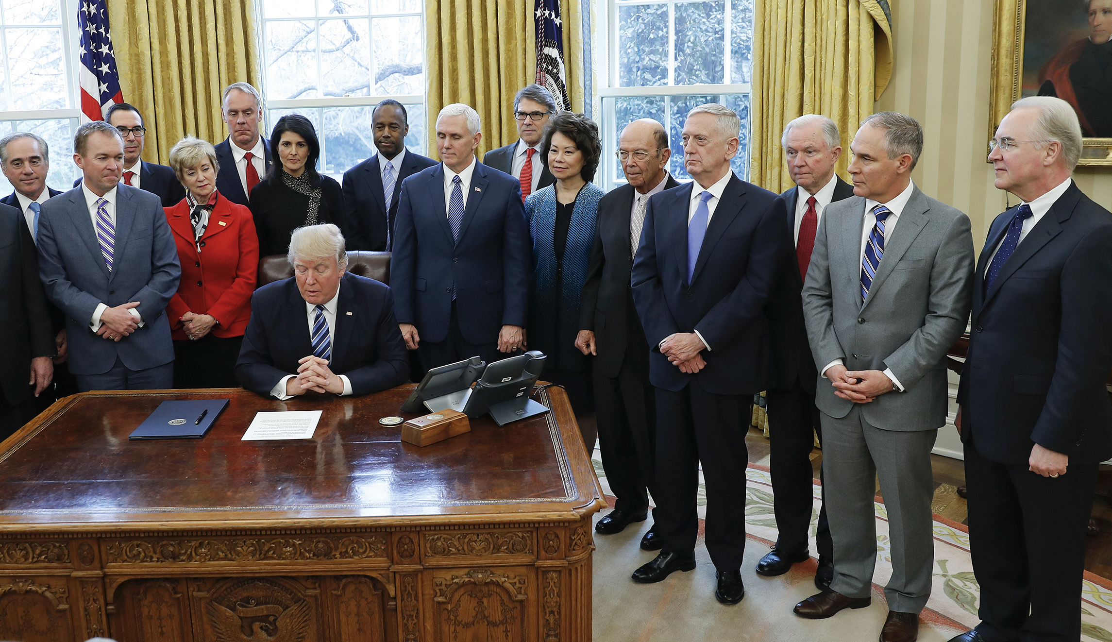Democrats take aim at Trump with bill banning use of private planes