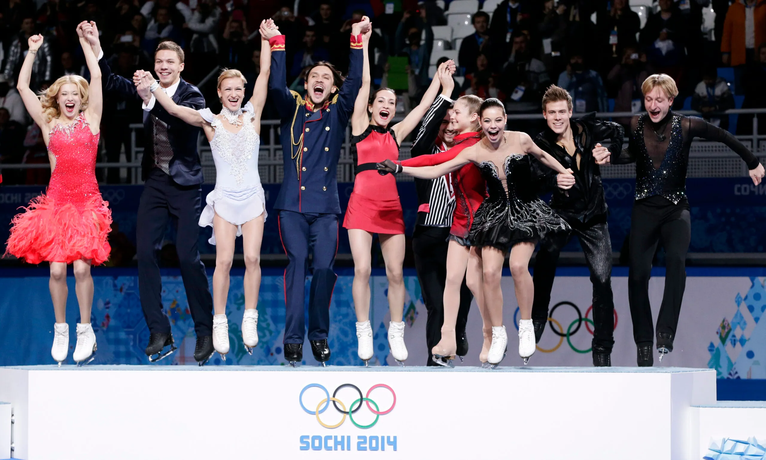Russia wins team figure skating, 1st gold of Sochi