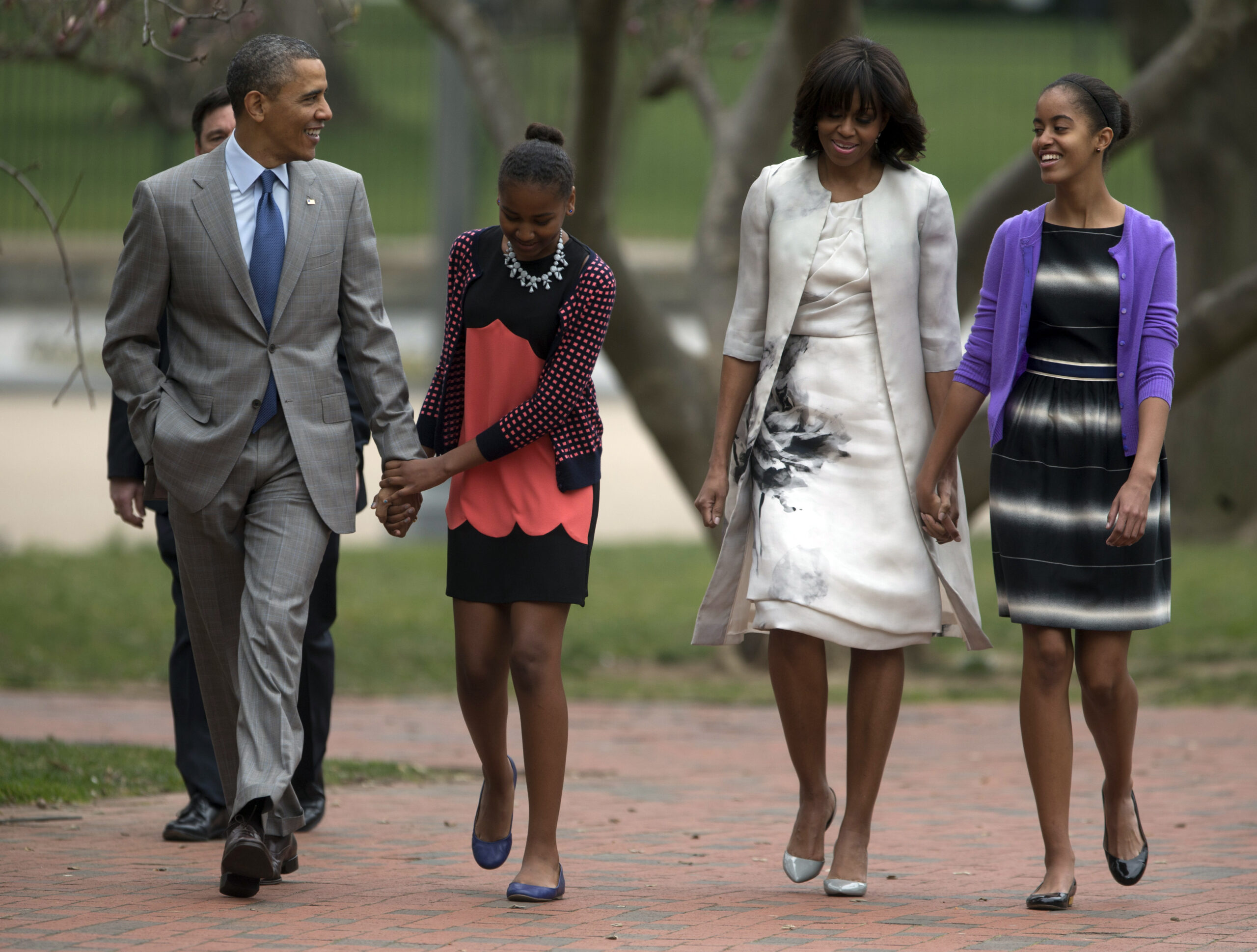 Obama walks to Easter service at nearby church