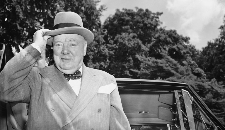 British Prime Minister Winston Churchill holds his Homberg hat against a gust of wind as he arrives at the White House in Washington on June 29, 1954 for his last talk with President Eisenhower on international problems. 