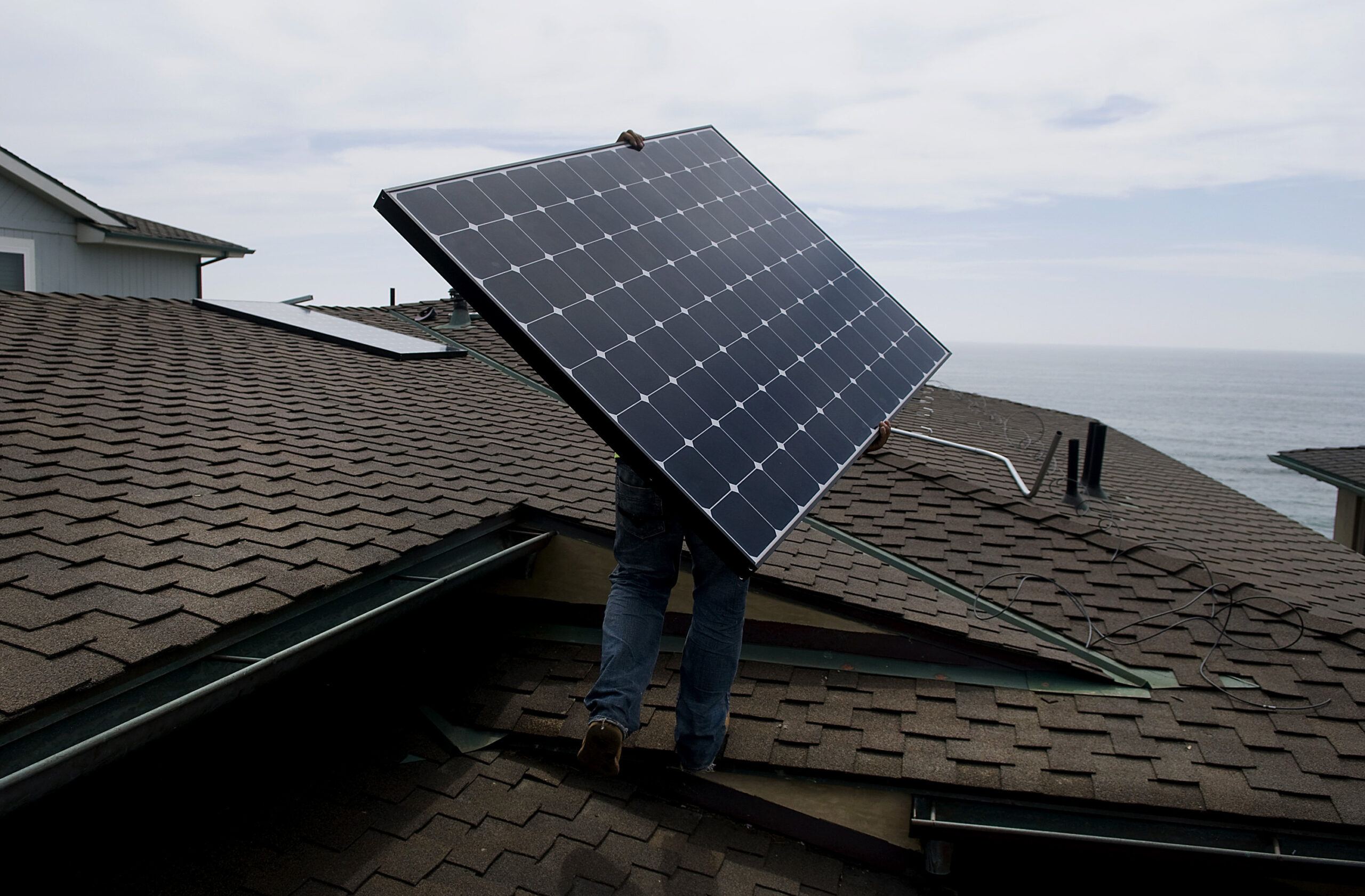 Biden picks climate agenda over manufacturing allies on solar tariff loophole