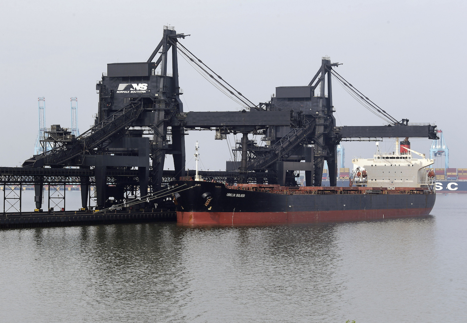 Canada looks to ban US coal shipments