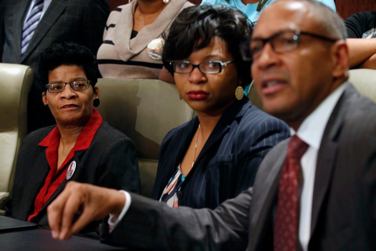 Geneva Reed-Veal, left, and Sharon Cooper, center, the mother and sister of Sandra Bland, listen to attorney Larry Rogers Jr., right, explain concerns about the Texas grand jury's role in the death of Naperville resident Sandra Bland. (Phil Velasquez/Chicago Tribune via AP)