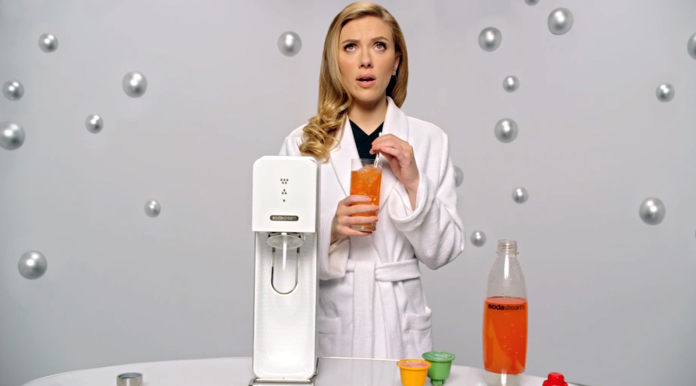 EYES ON THE ADS: Super Bowl ads upstaged by a coat