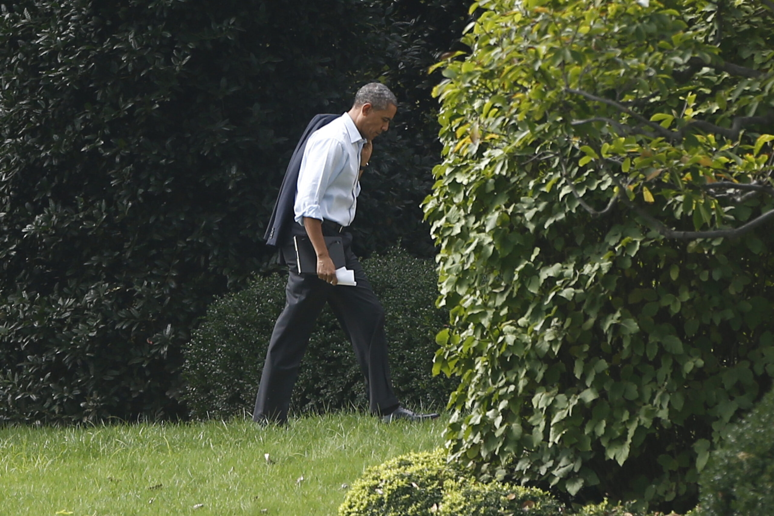 White House postpones Obama meeting with Hill leaders