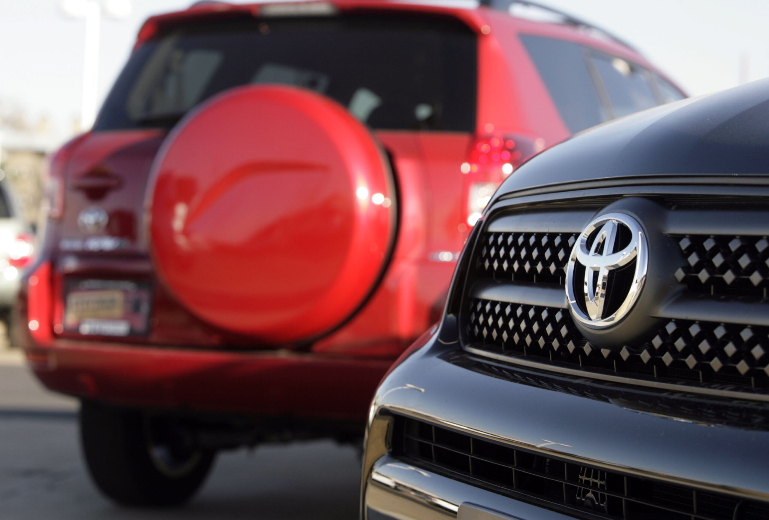Feds expand Toyota fire probe to 1.4M autos