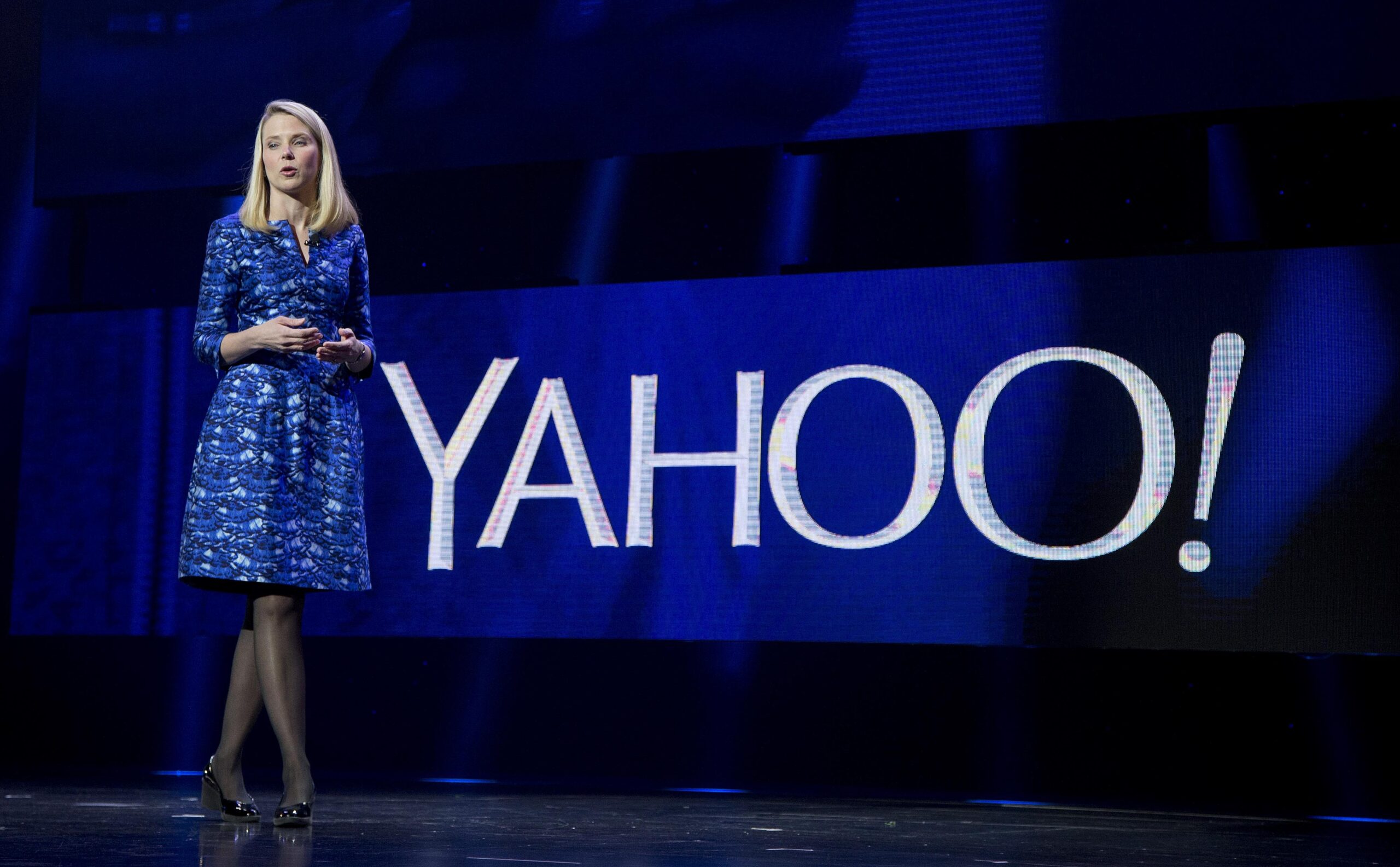 Activist investor pushes Yahoo to buy rival AOL