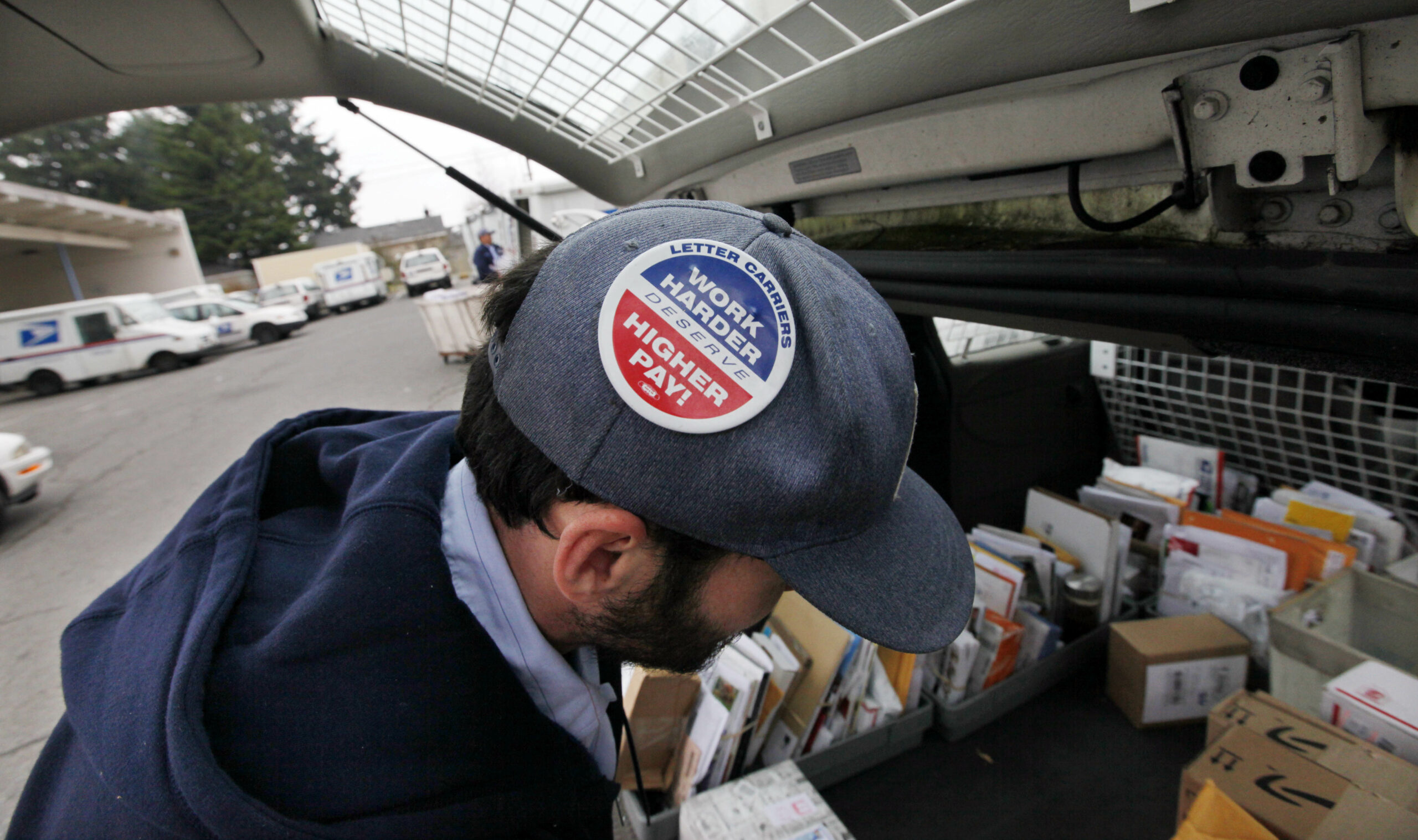 Black hole: Postal Service lost $5.1 billion last year