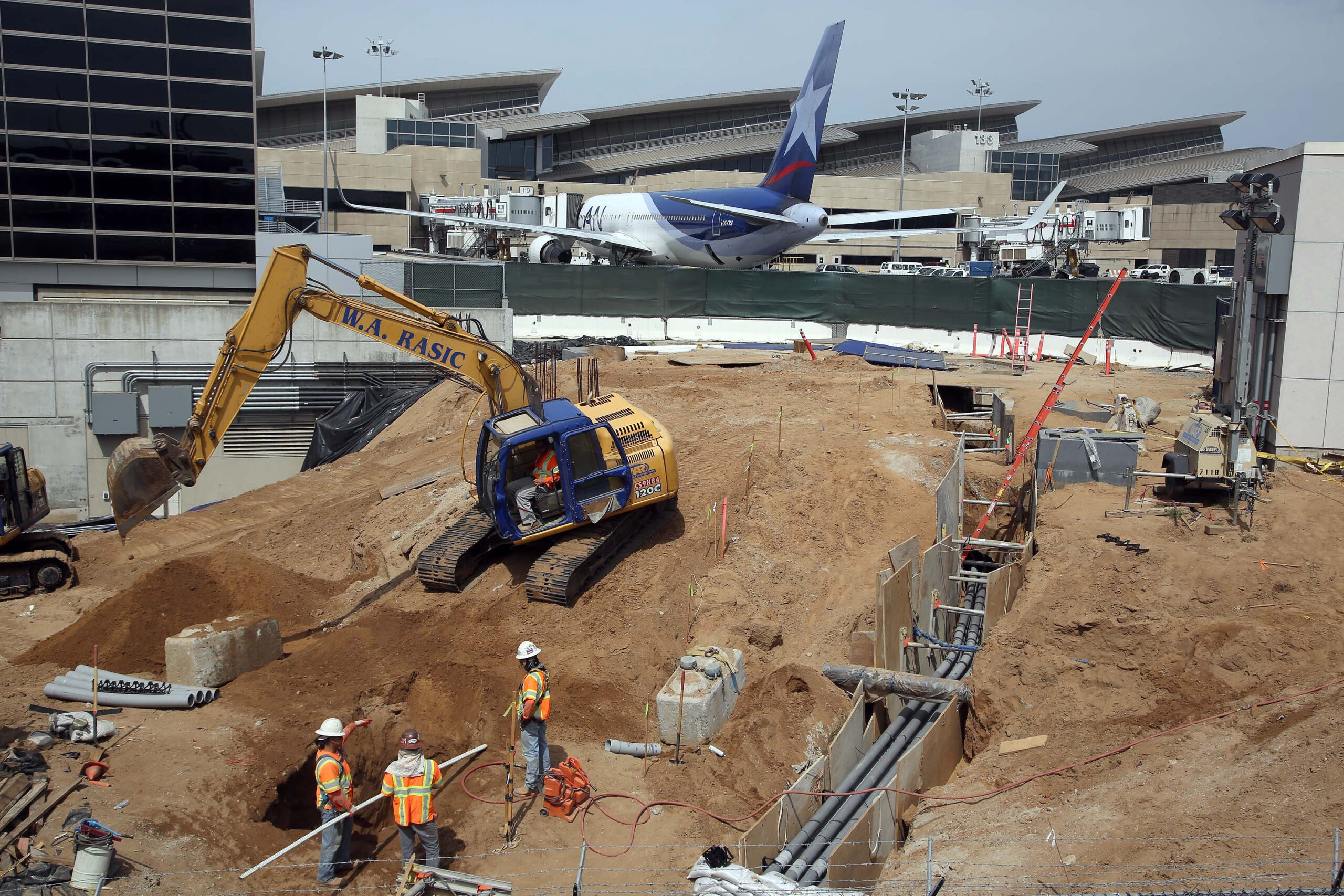 Los Angeles airport makeover about to get painful