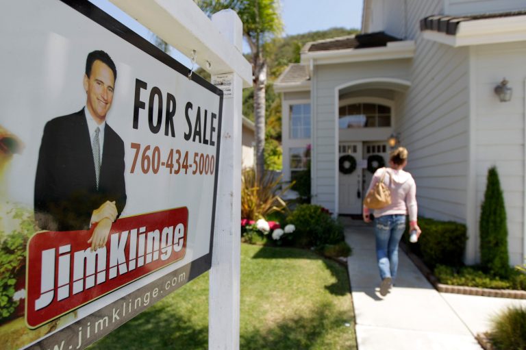 US rate on 30-year mortgage rises to 3.71 pct.