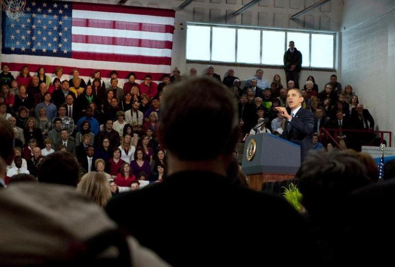 Obama targets the center with populist rhetoric