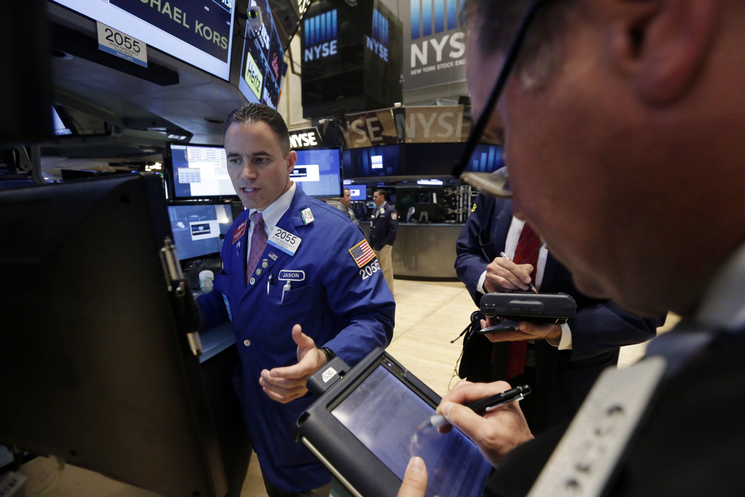 Stocks fall for a second day; Nasdaq slumps