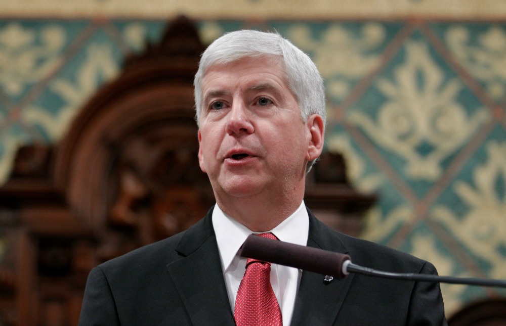 Mich. governor fires official who oversaw water crisis