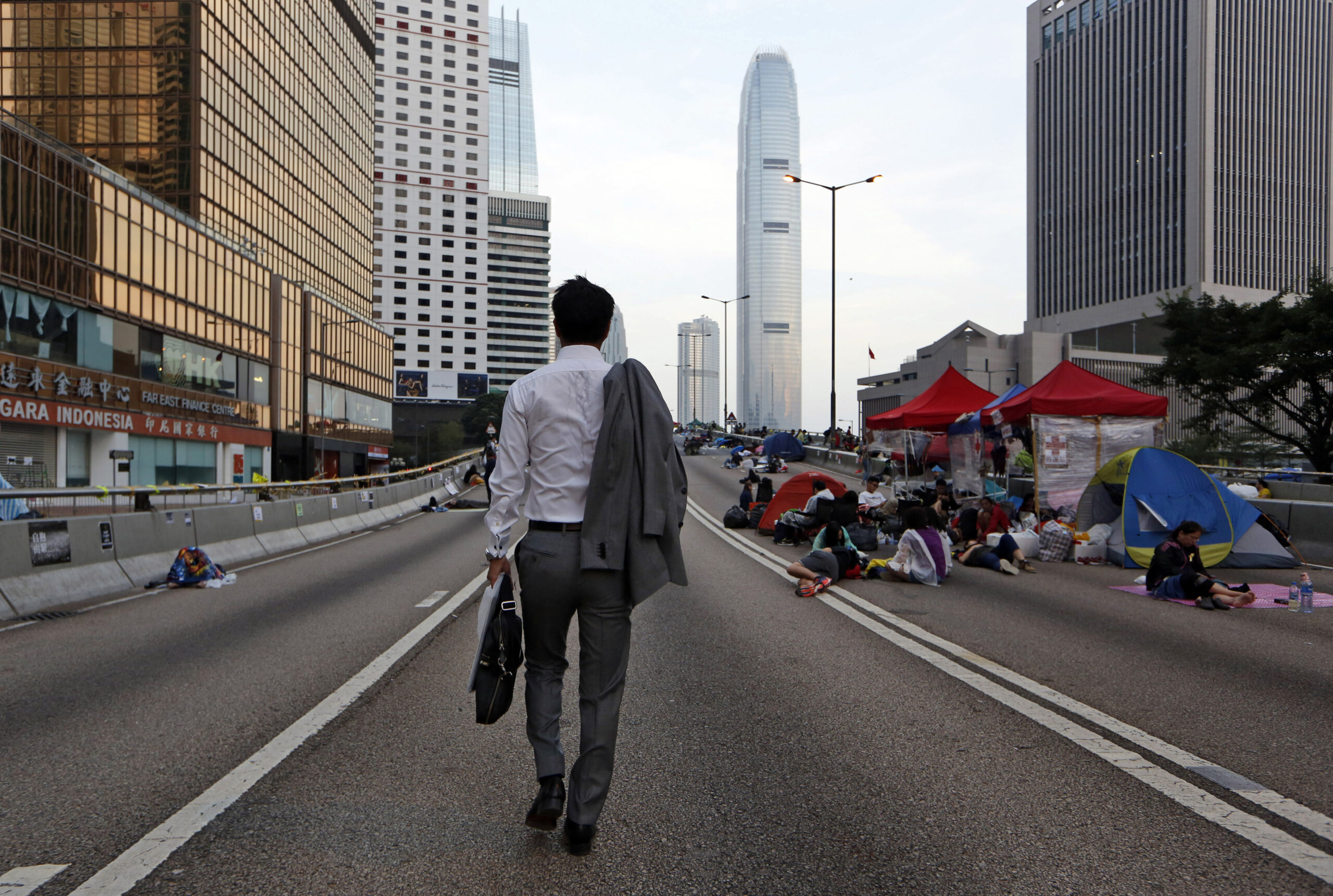 Hong Kong protests fade; students vow to carry on