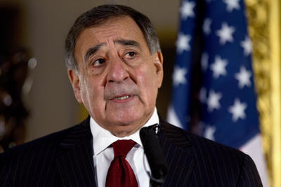 AP: Leon Panetta opens combat roles to women