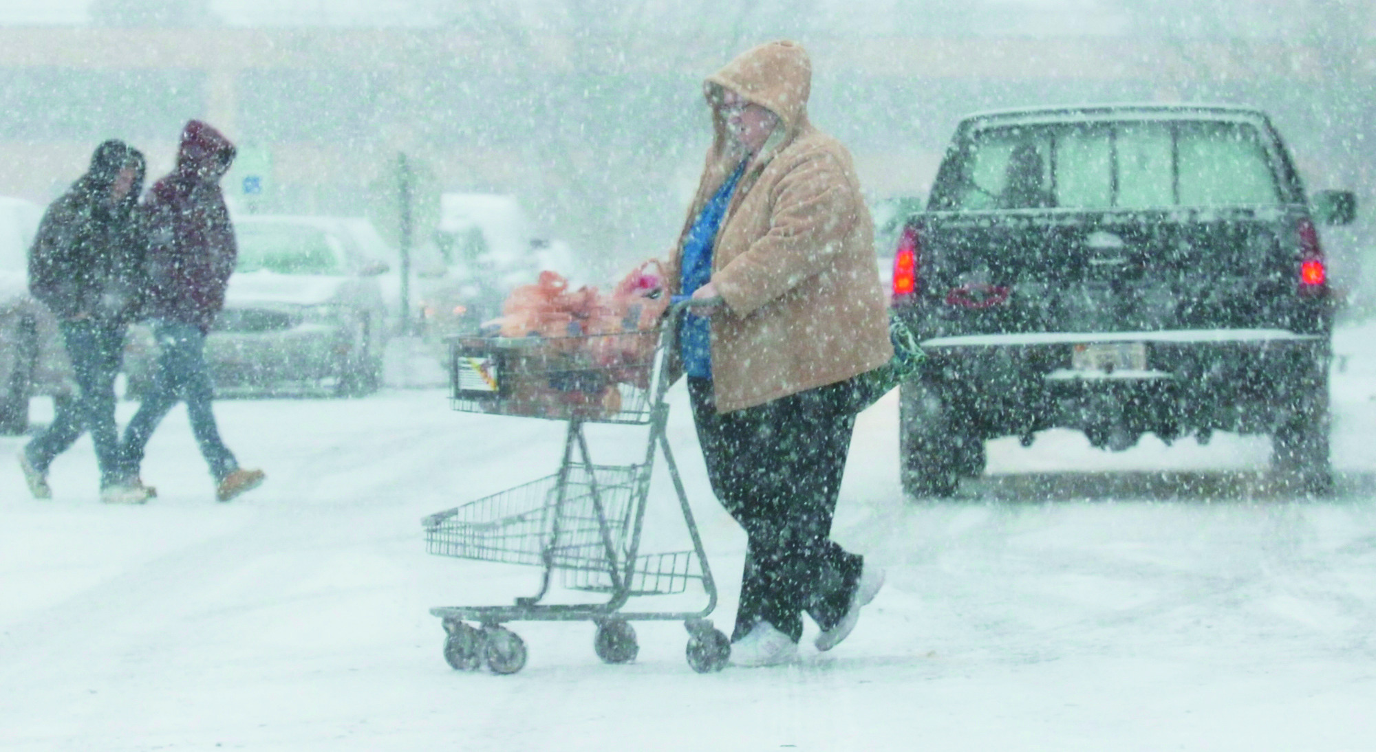 Large, powerful storm heads east; at least 6 dead