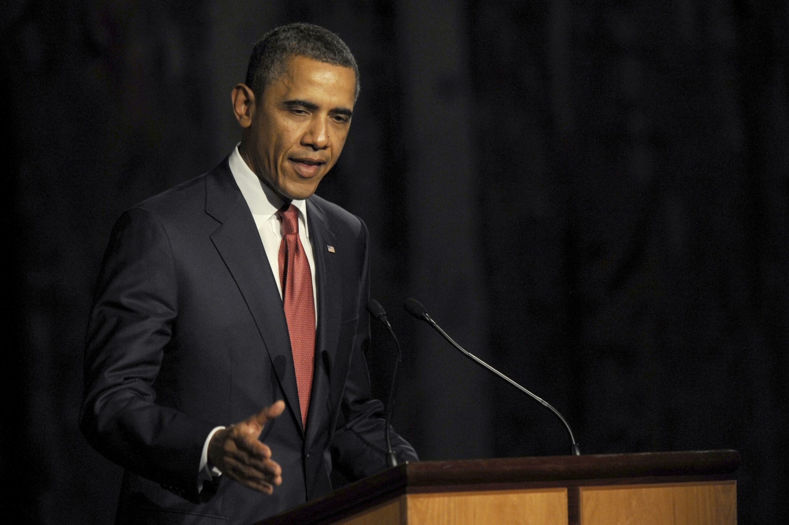Obama dispatching troops to Australia