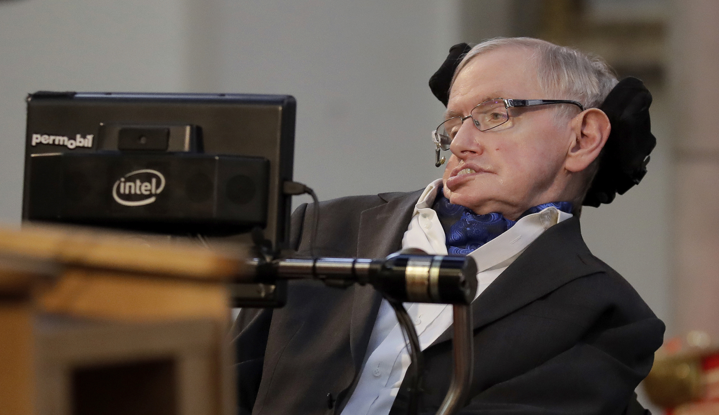 Stephen Hawking: Trump needs to rethink travel ban, climate change ‘denial’