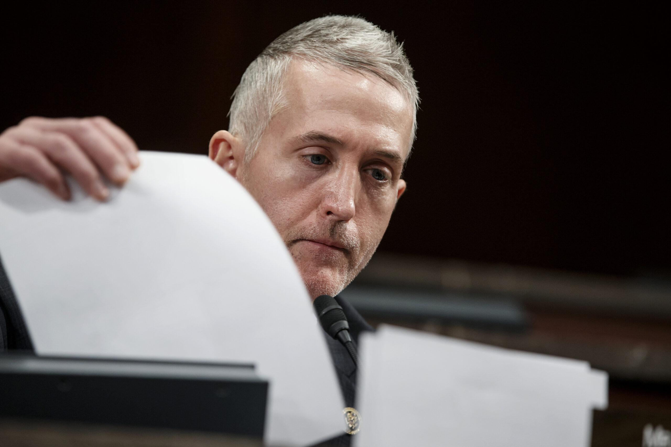 House panel demands Clinton server