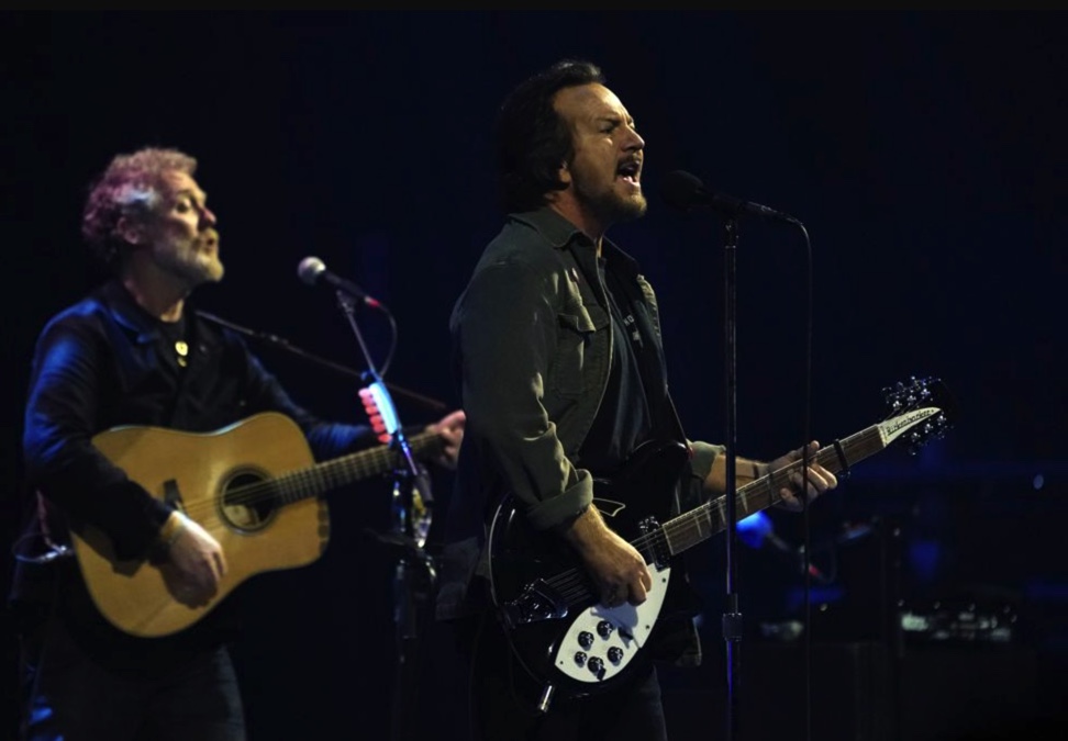 WATCH: Pearl Jam honors first responders during NYC 9/11 show