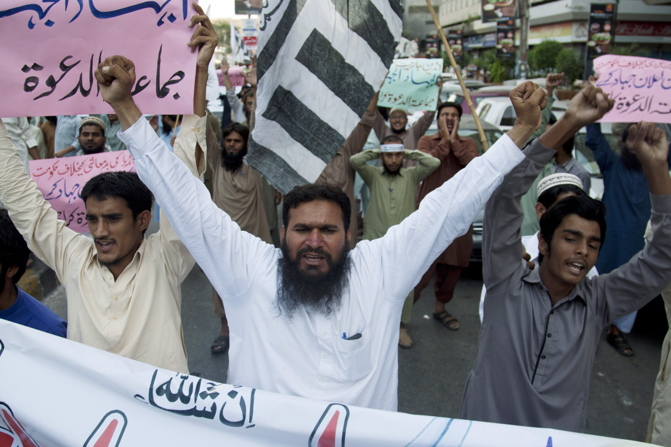 Pakistan says Indian border fire set back peace