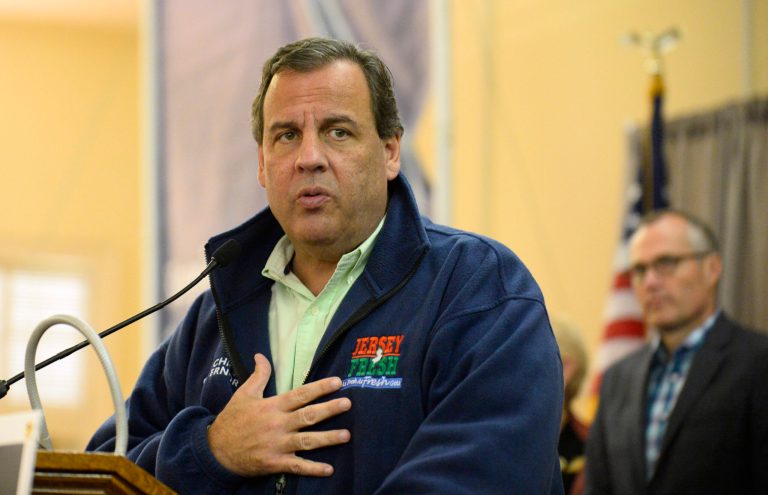 New Jersey Gov. Chris Christie campaigns with Gov. Nathan Deal at a rally in Gainesville, Ga. (AP/David Tulis)