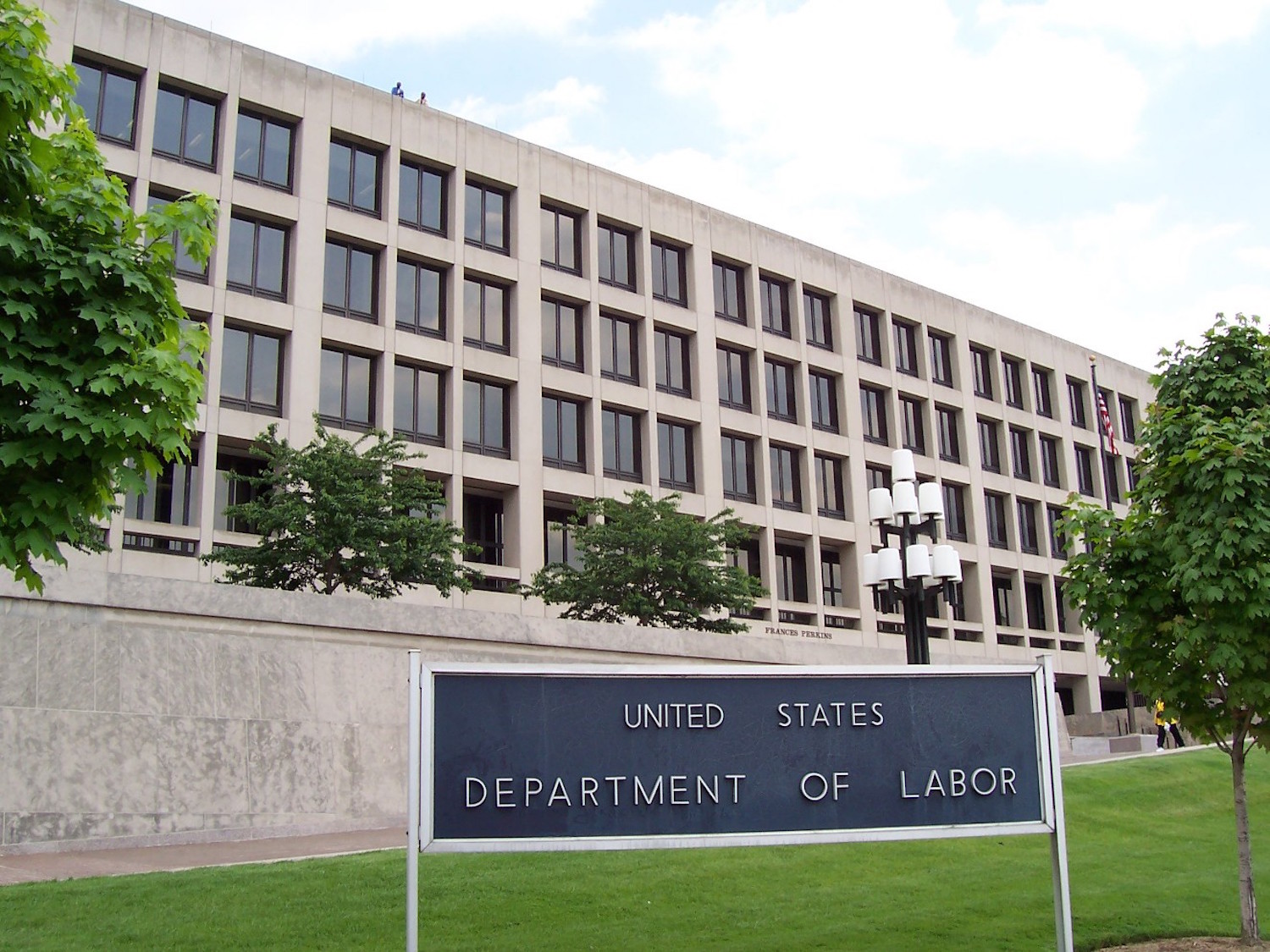 Trump’s Labor Department to delay conflict-of-interest rule by 60 days