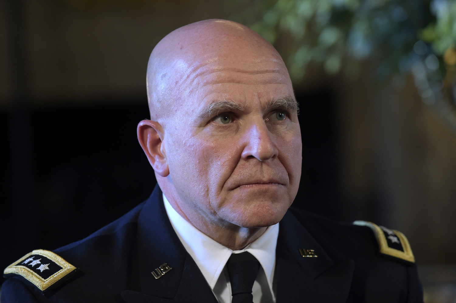 Defense committee votes to let McMaster keep rank