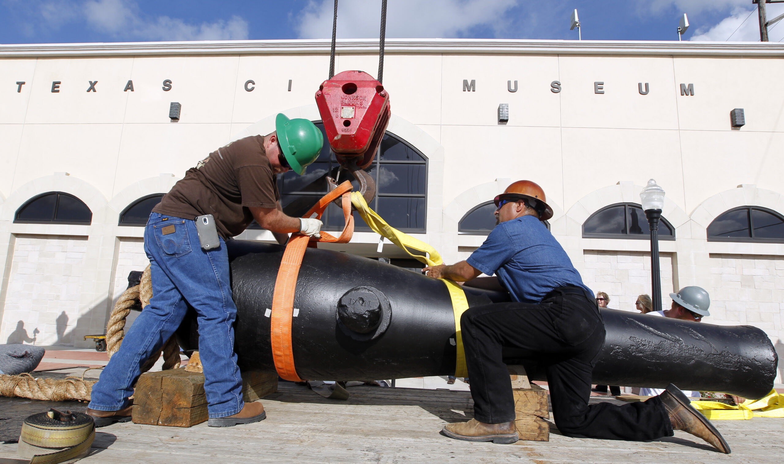 Civil War cannon being displayed in Texas City