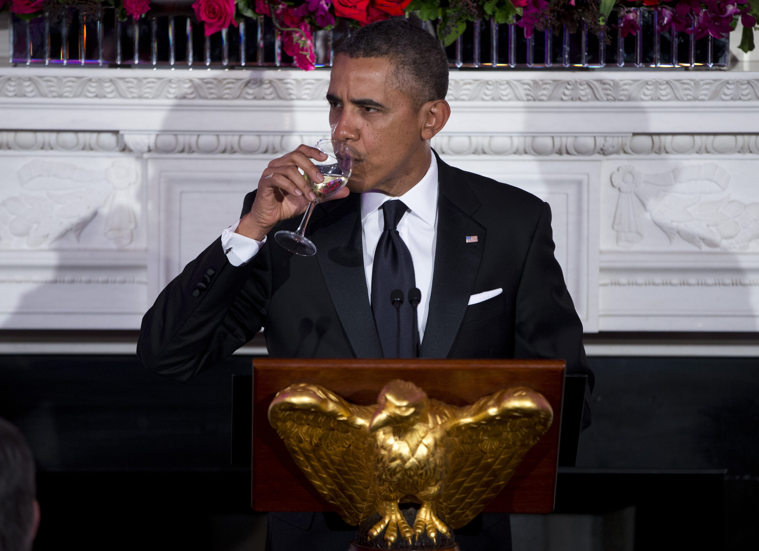 Wine poll: Democrats sip white, Republicans chug red