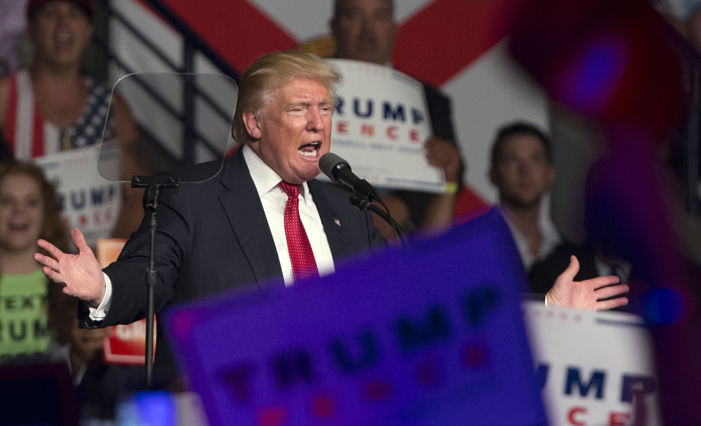 Poll: Trump has narrow lead over Clinton in Florida