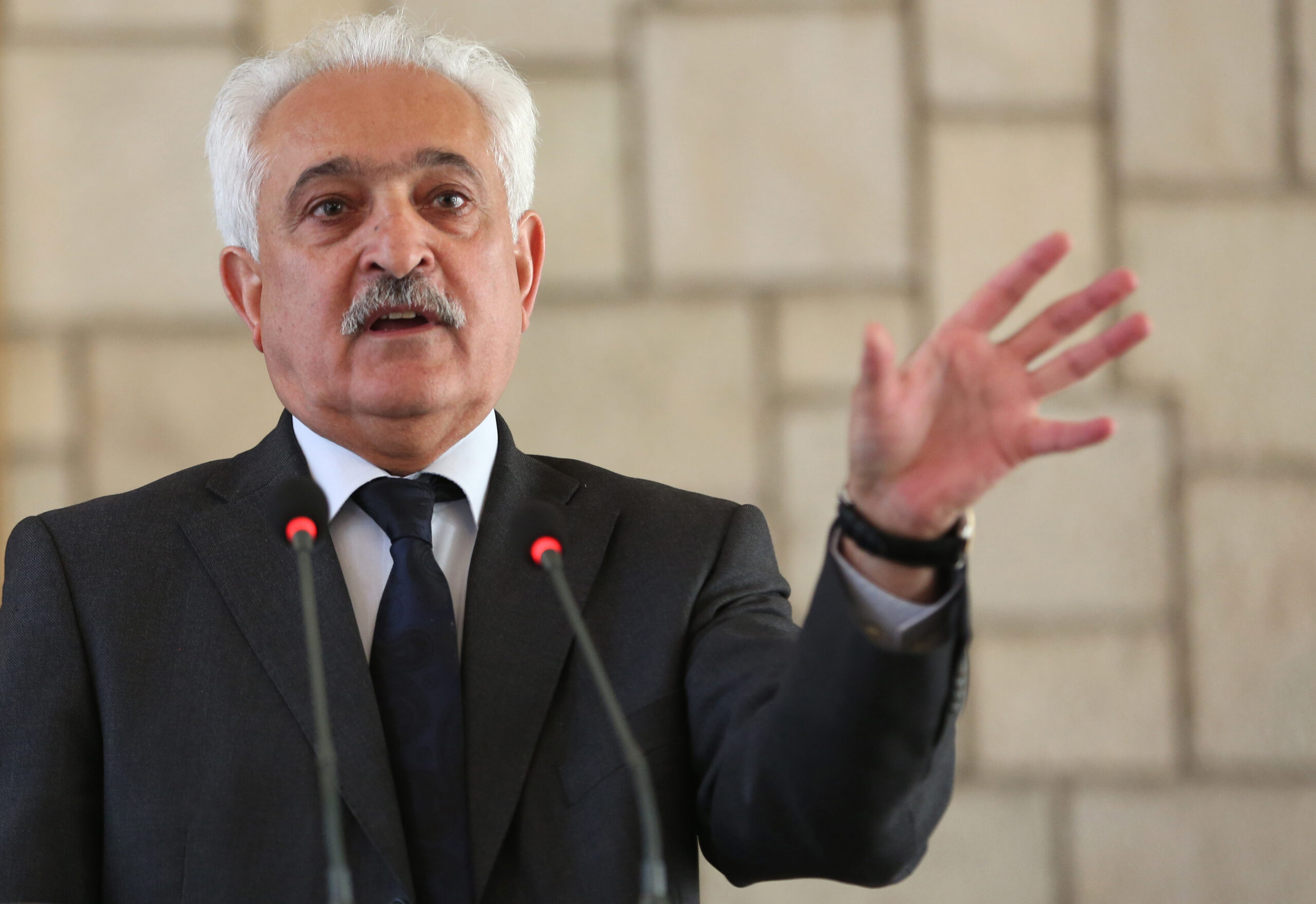 Hagel voices frustration with Afghan foot-dragging