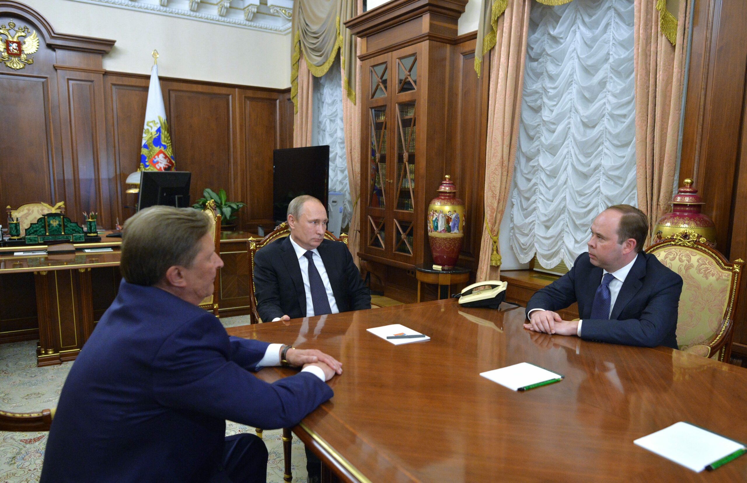 Putin Replaces Confidant with Government Cog as Top Aide