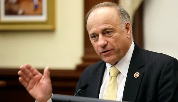 Steve King: ‘Amnesty deal negotiates away American sovereignty’