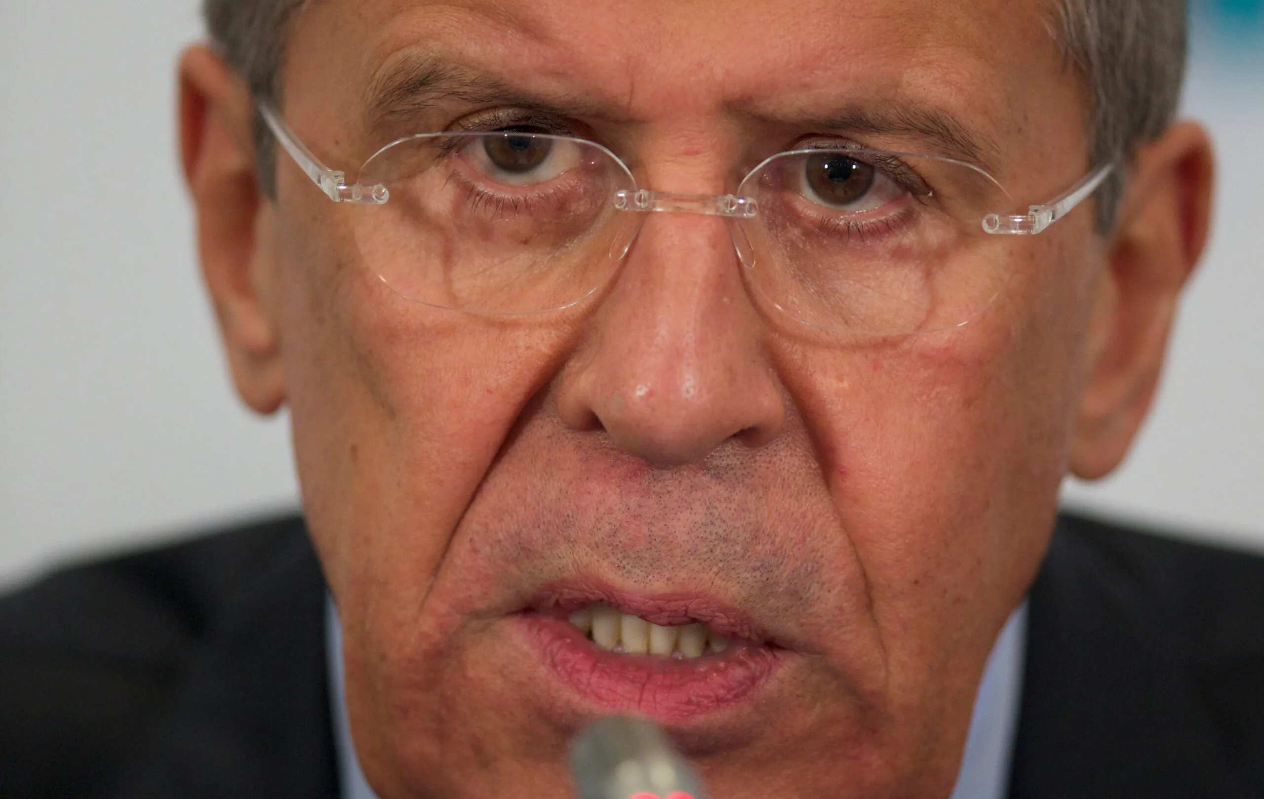 Amid Russia warning, Ukraine is in a security bind