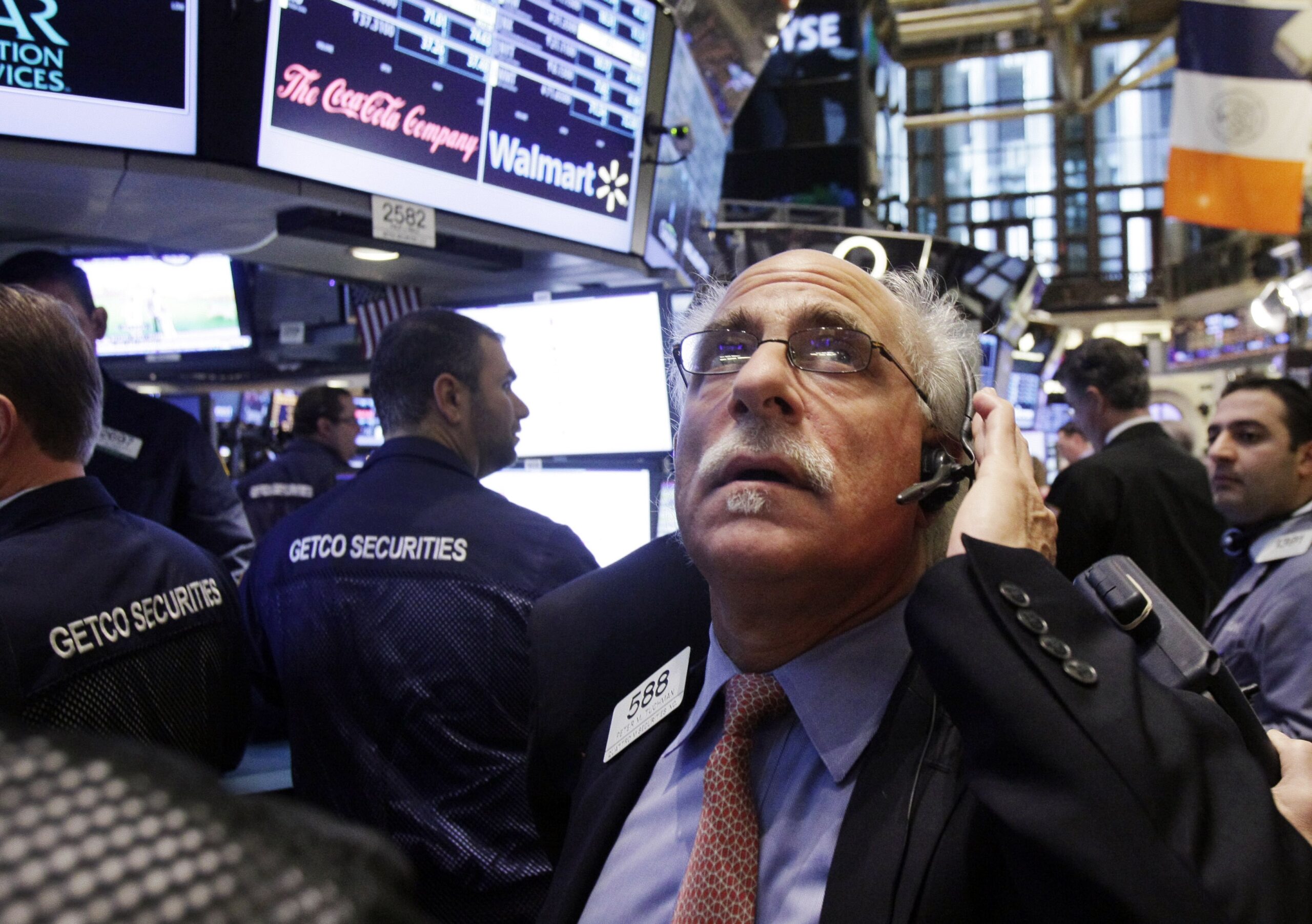 Stocks edge higher; Dow boosted by McDonald’s