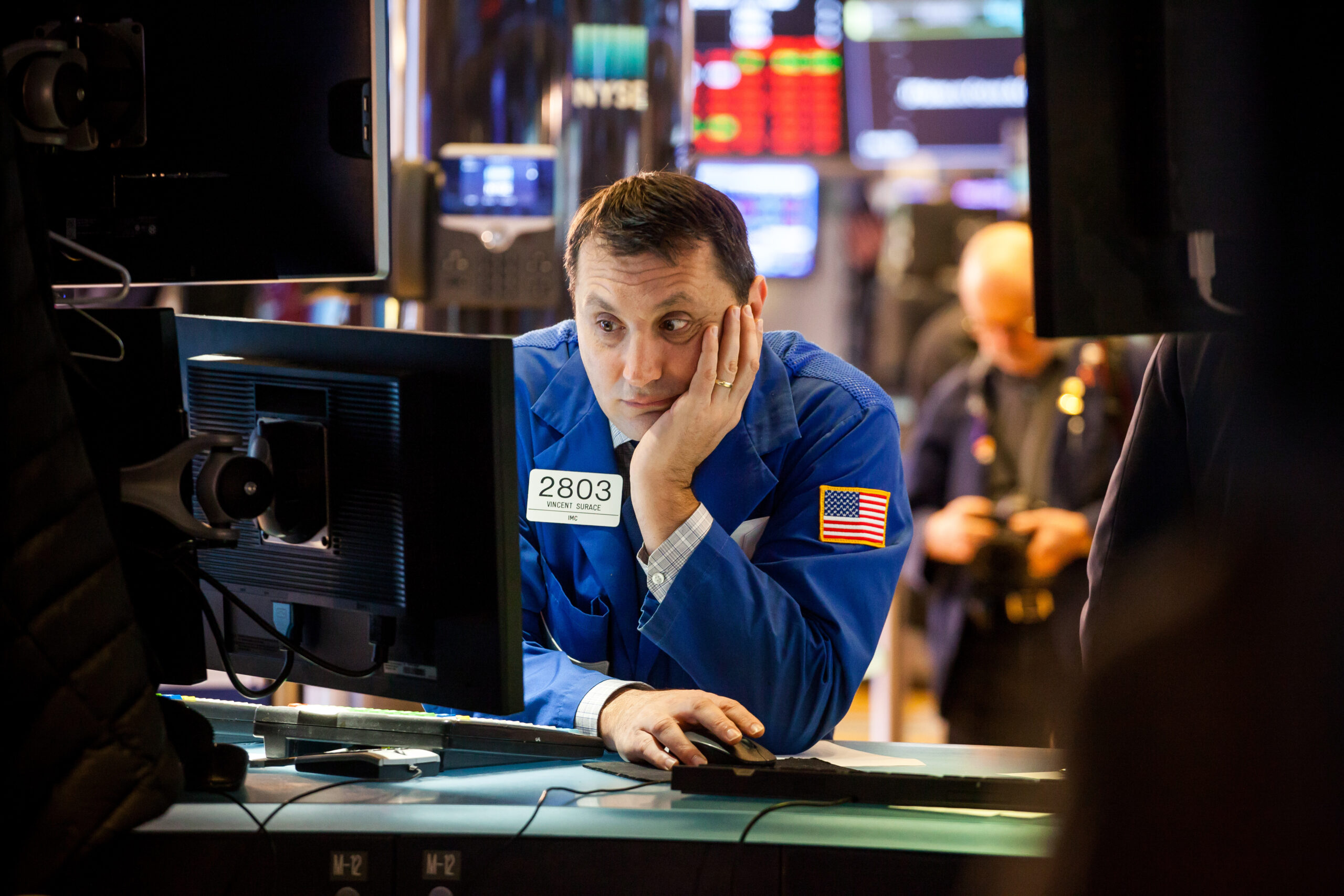 Dow posts second 1,000-point drop this week as lower jobless claims renew rate-hike worries