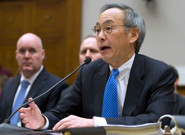 Chu defends deal, takes blame for Solyndra