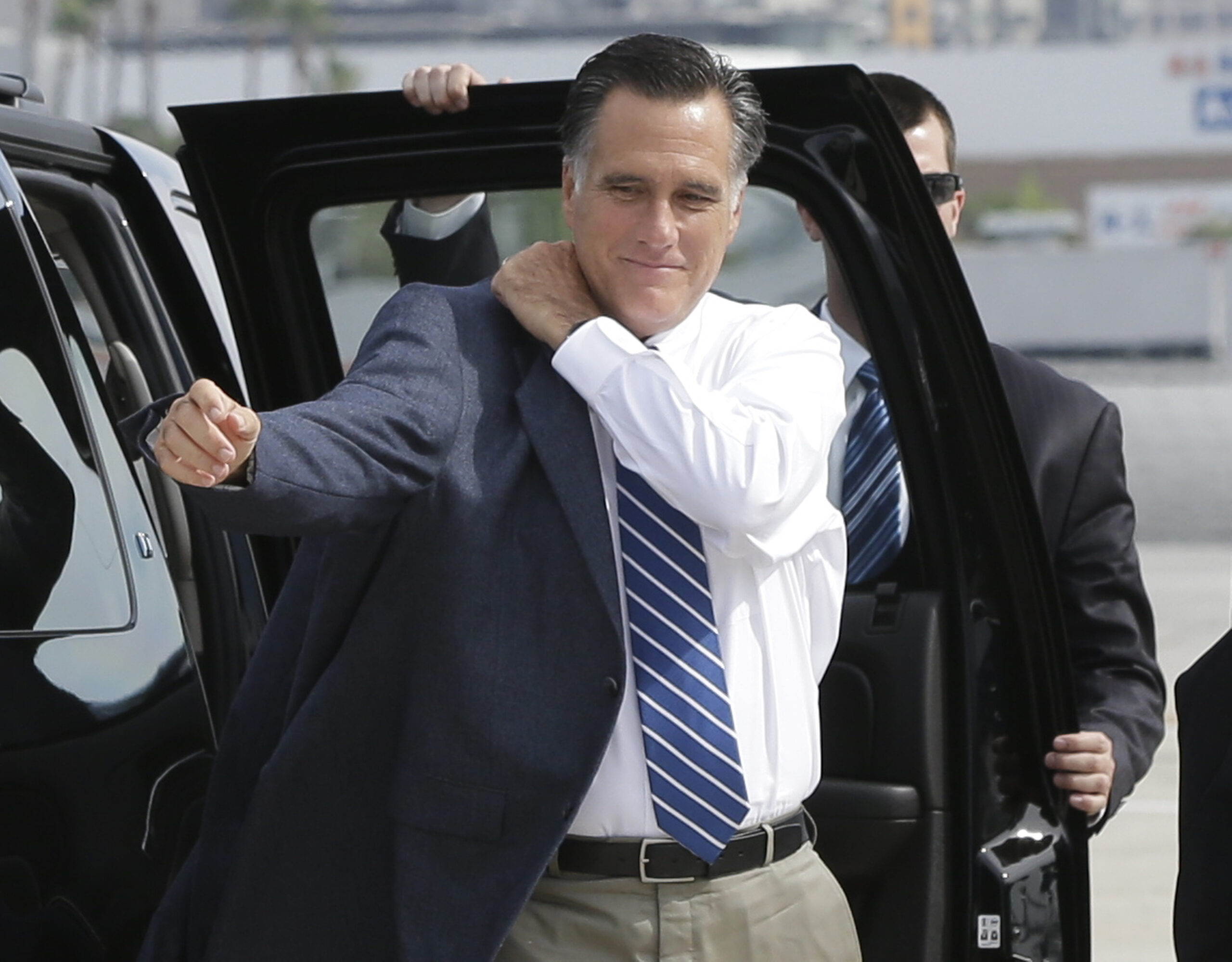 Romney focuses on California fundraising