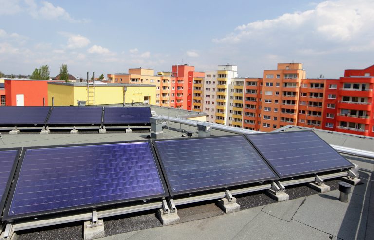 Solar panels are installed on the rooftop of an apartment building on April 30, 2010 in Berlin, Germany. (Photo by Andreas Rentz/Getty Images)