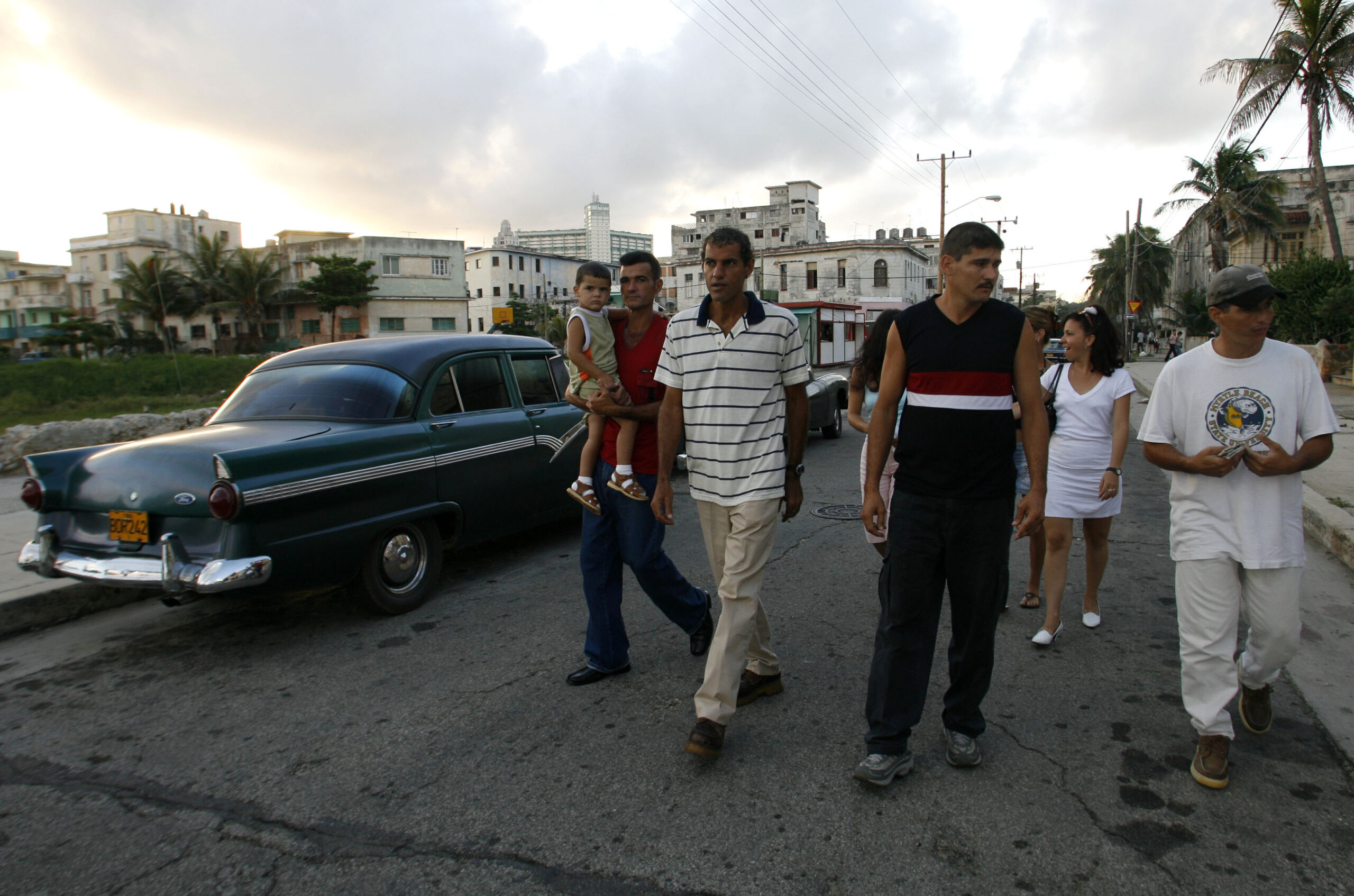 Report: Cubans rushing to enter U.S. illegally, fear end of favored status