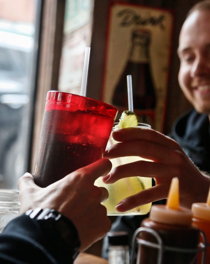 Judge strikes down NYC sugary-drinks size rule