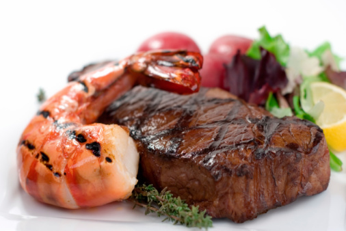 Mmm... a giant juicy prawn with a giant hunk of juicy steak.  Shallow dof
