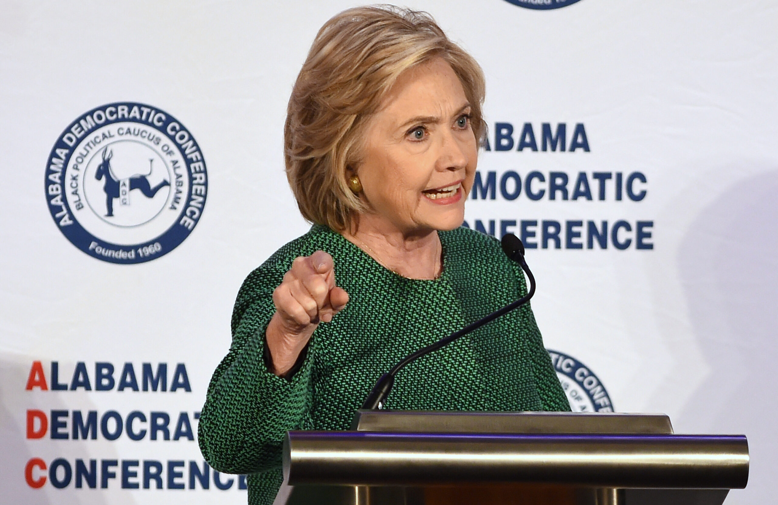 Navy SEAL, Obama, Republican Gates praise Clinton in new video