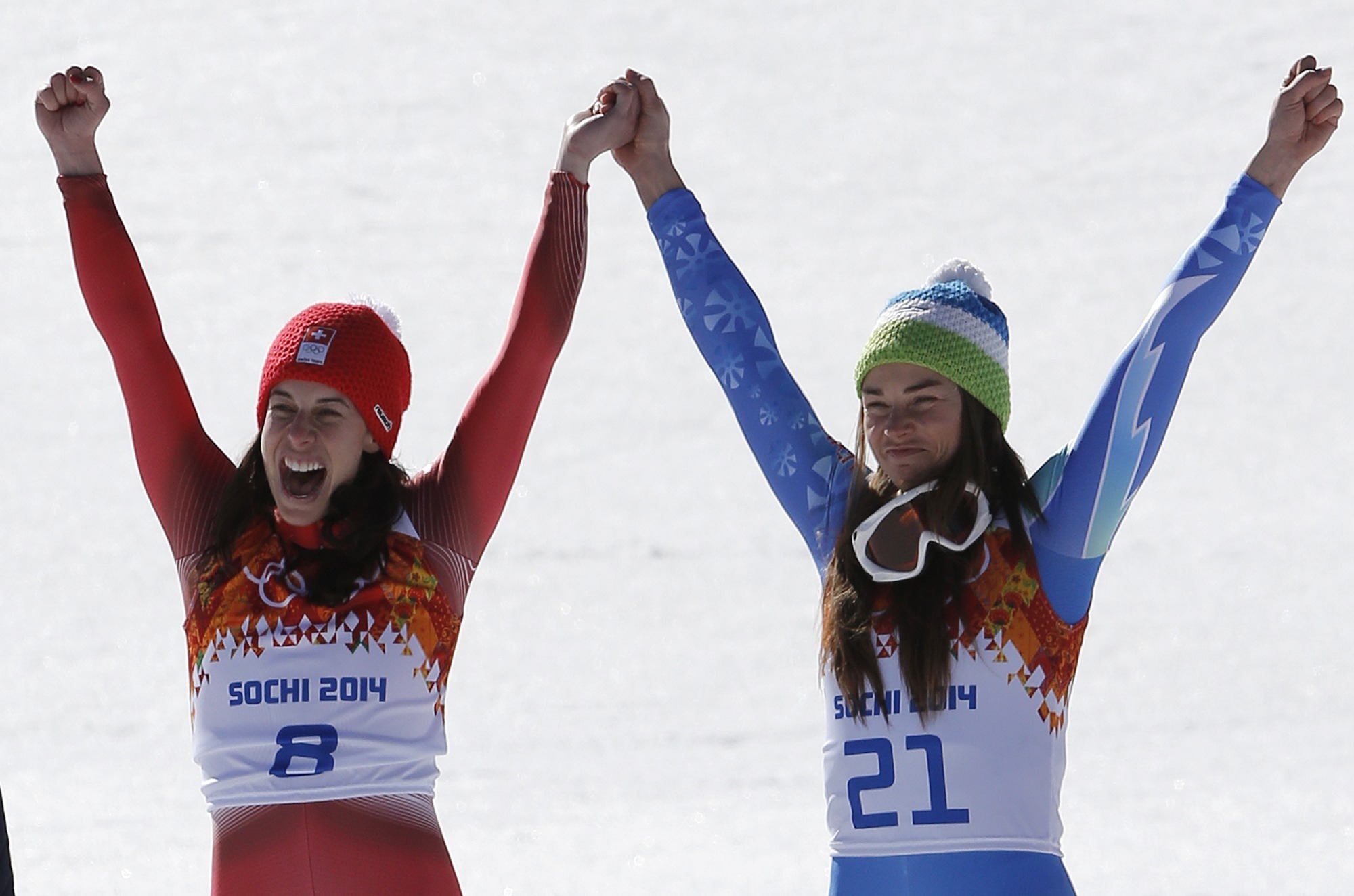 2 golds: Maze, Gisin tie in Sochi Olympic downhill