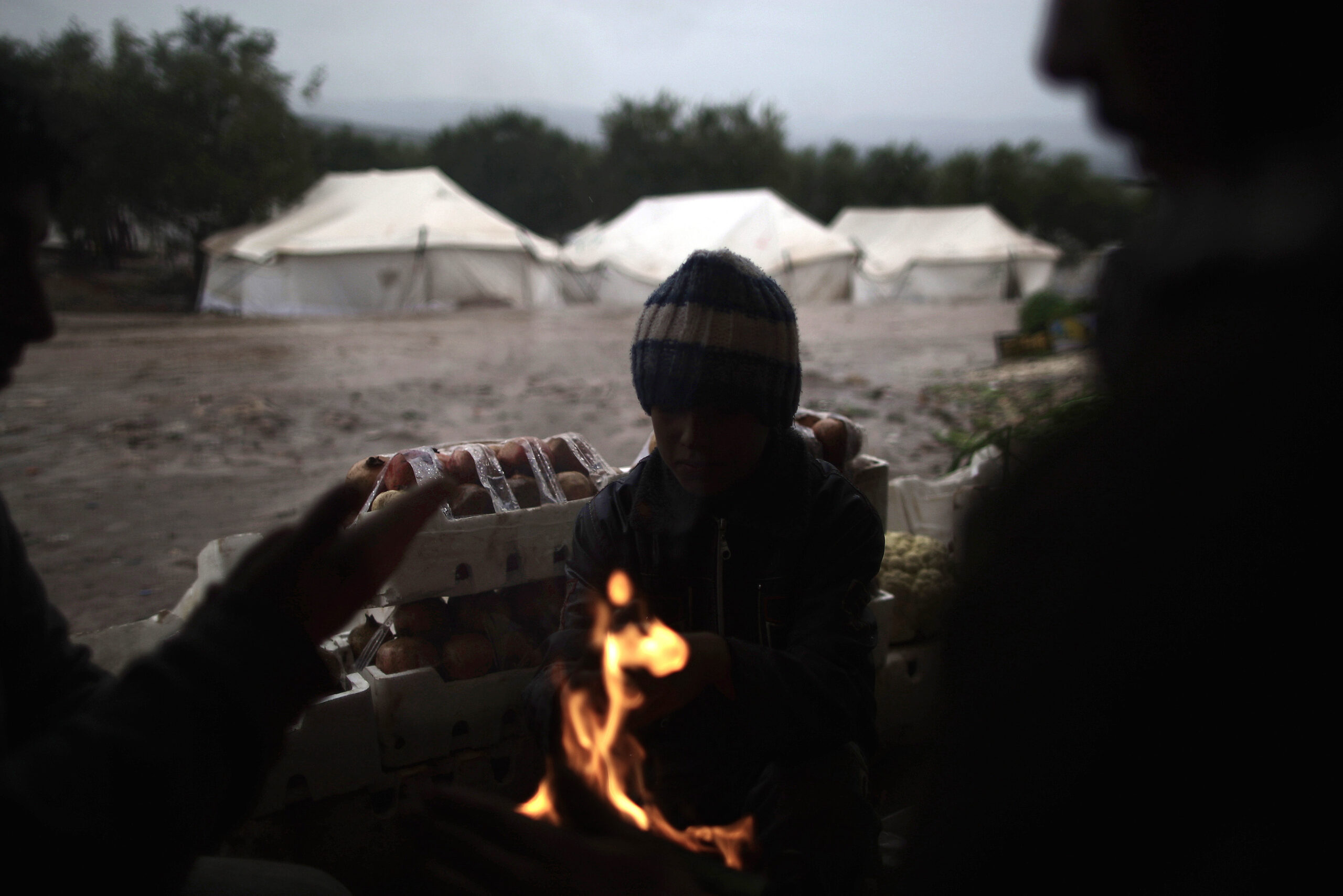 Syrian jets bomb Palestinian camp in Damascus