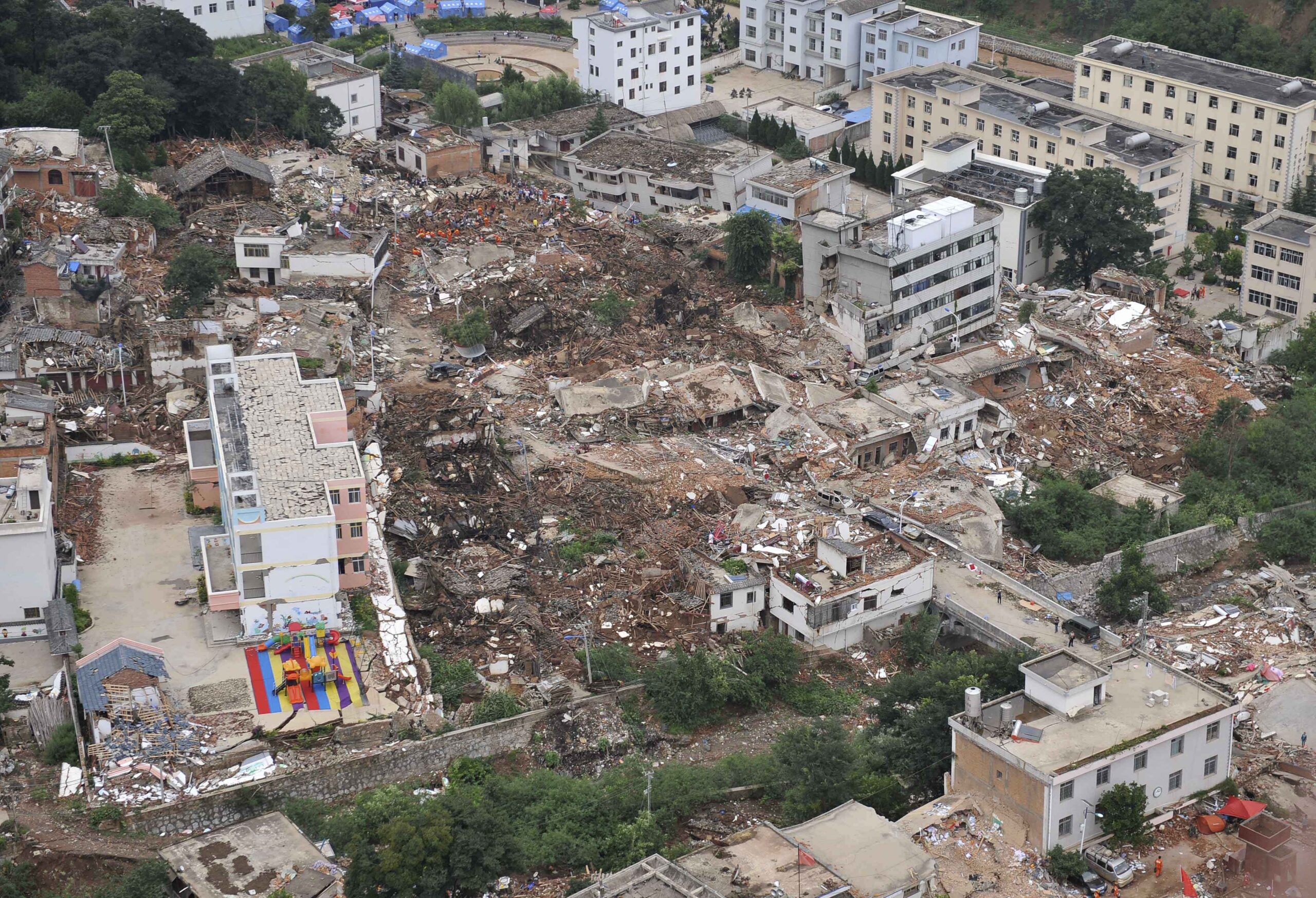 Lakes formed by quake in China threaten flooding