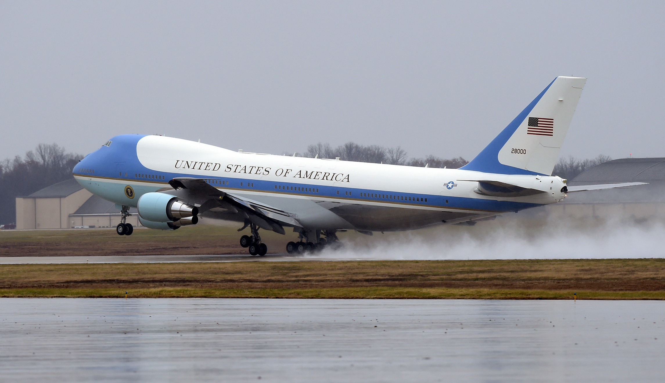 Custom upgrades add $600 million to Air Force One sticker price
